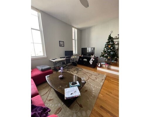 Foto del edificio - 240 Heath St