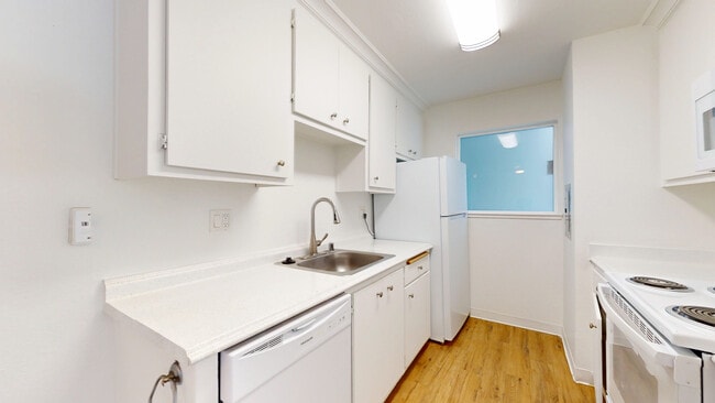 Building Photo - 475 Ignacio Blvd