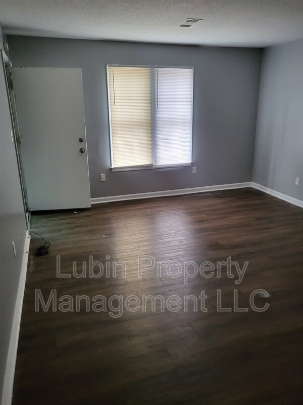 Building Photo - 4518 Villagreen Dr