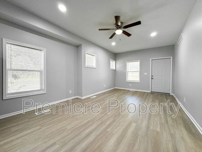 Building Photo - 6601 E 66th St