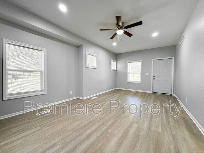 Foto del edificio - 6601 E 66th St