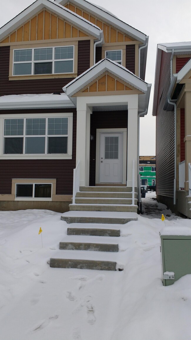 Building Photo - 0 Bed 0 Bath Unit in Leduc, AB