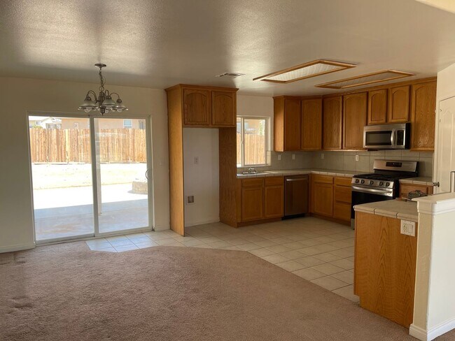 Foto del edificio - Bright Single-Story 4BR in Apple Valley — ...