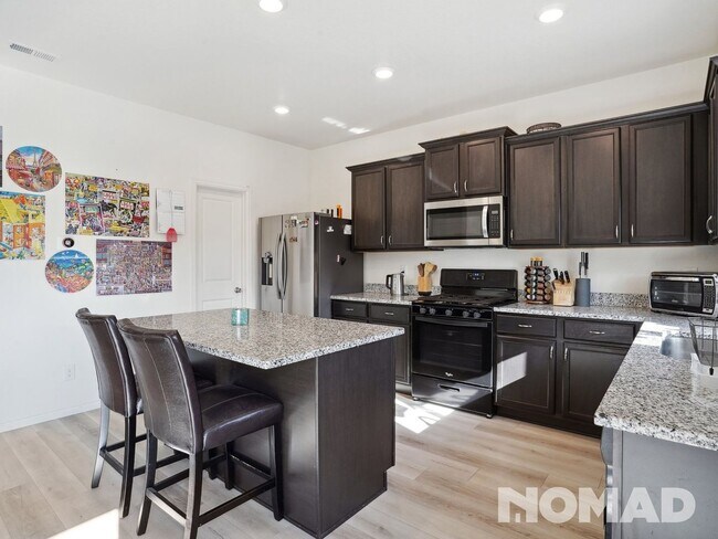 Foto del edificio - 4 Bedroom Single Family Home in Colorado S...