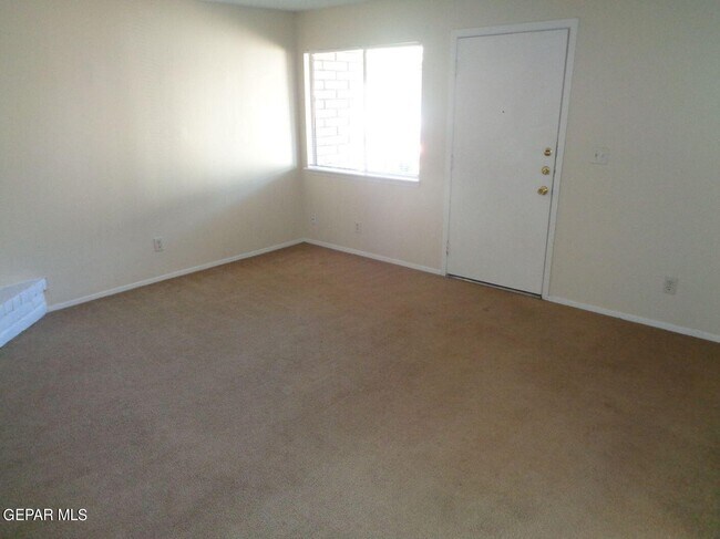 Foto del edificio - 3022 E Glen Dr