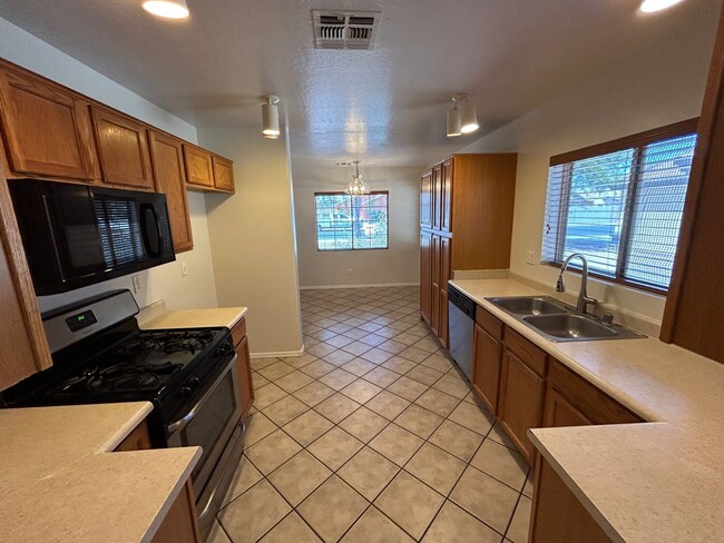 Foto del edificio - 12521 W Myer Ln