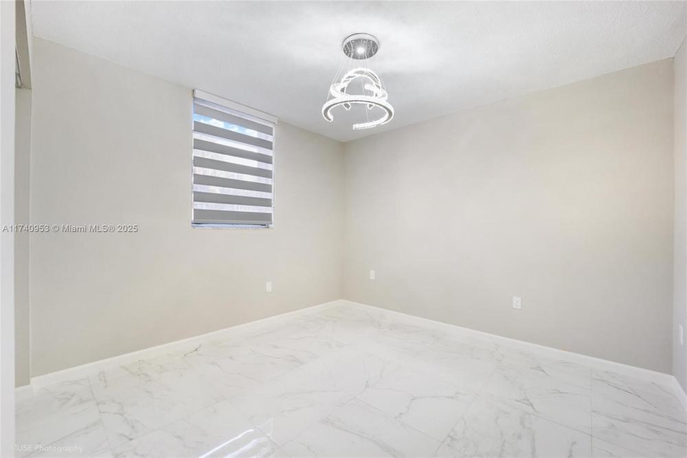 Foto principal - 3 bedroom in Hialeah gardens FL 33016