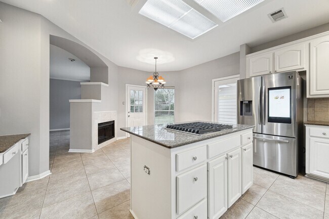 Foto del edificio - 2109 Enchanted Lake Dr