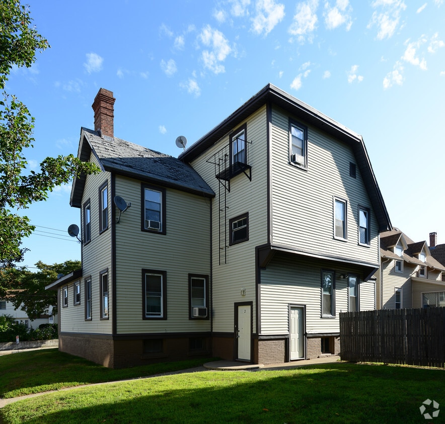 Building Photo - 92 Brown St