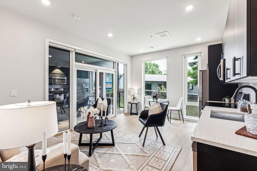 Foto principal - 6910 Ridge Ave