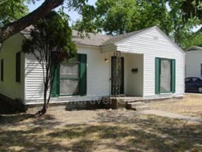 Foto del edificio - 7901 Rosemont Rd