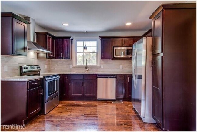 Building Photo - 4 br, 3 bath House - 853 Rose Park Dr