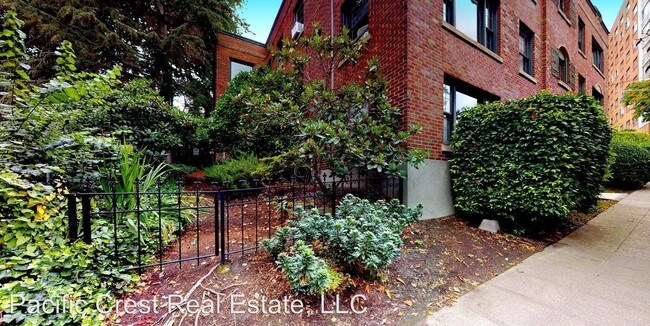 Building Photo - 303 W Olympic Pl