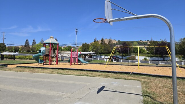 Foto del edificio - 2525 Flosden Rd