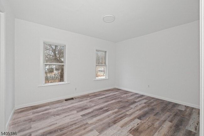 Building Photo - 509 Centre St