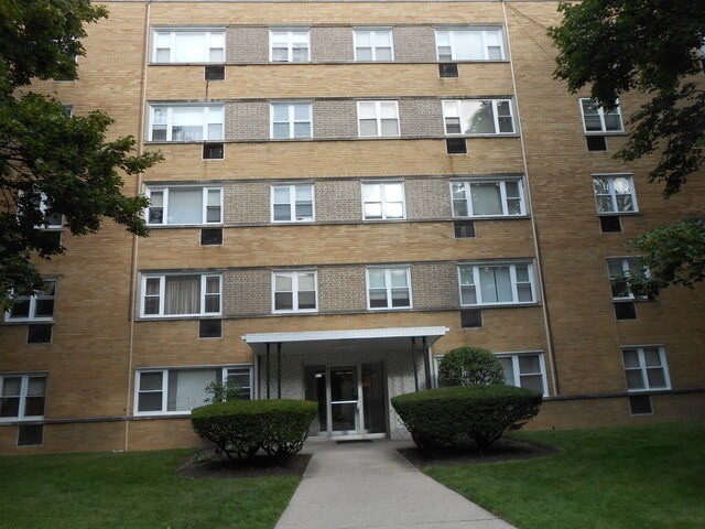 Primary Photo - 2025 W Granville Ave