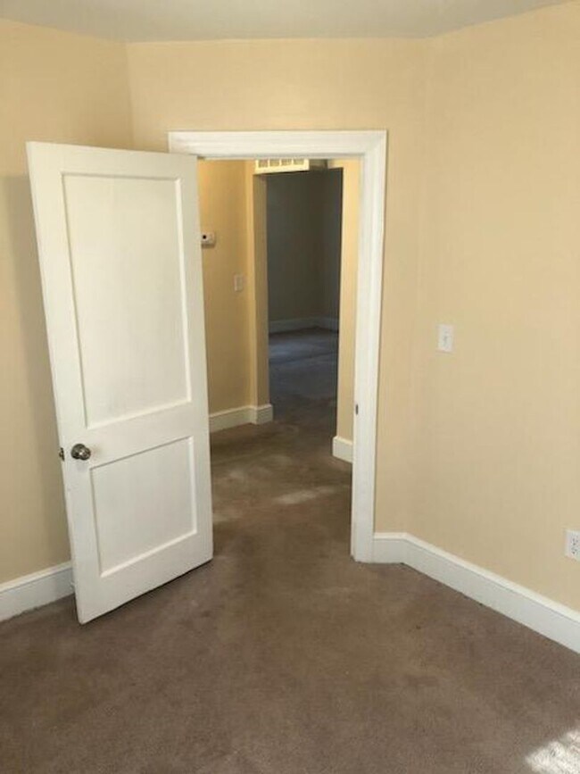 Building Photo - 2 bedroom home
