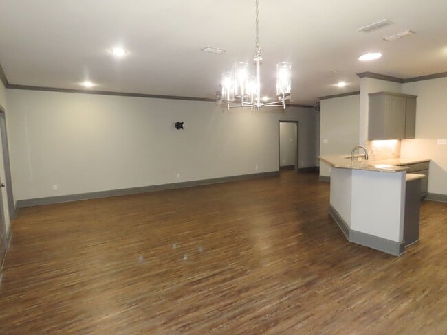 Building Photo - 2528 Guinn Farms Rd
