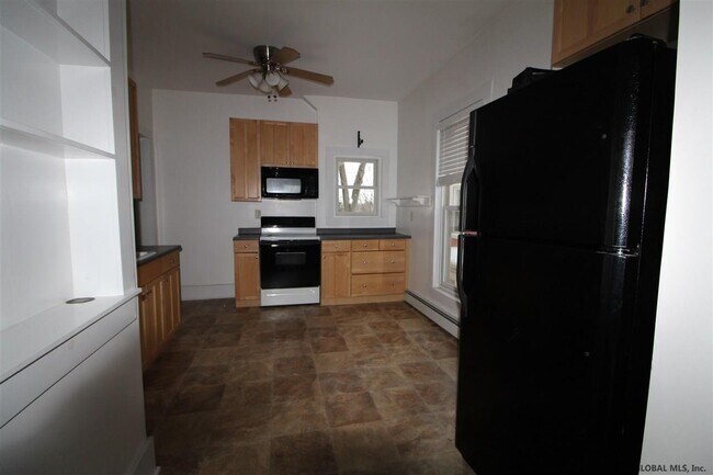 Foto del edificio - 598 N Broadway