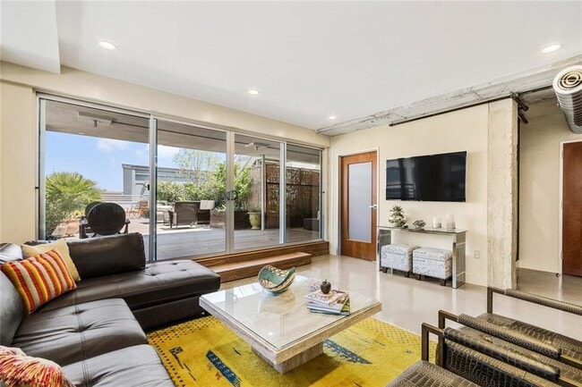 Building Photo - 800 Brazos St