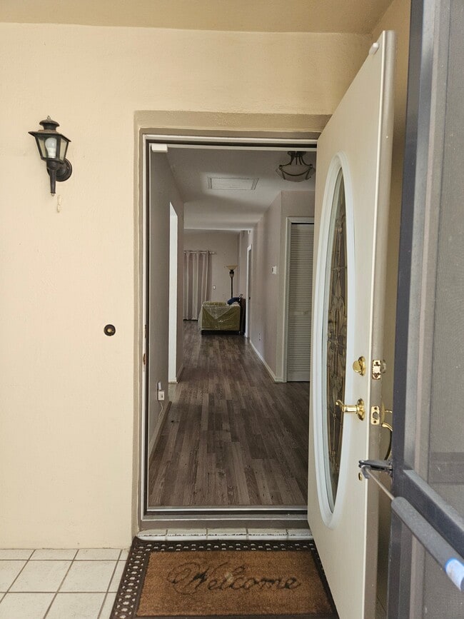 Building Photo - 5889 Sand Oak Dr