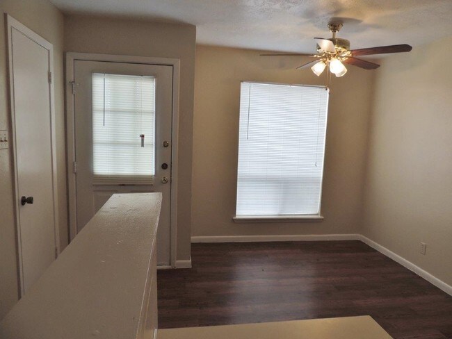 Building Photo - 810 San Pedro Dr