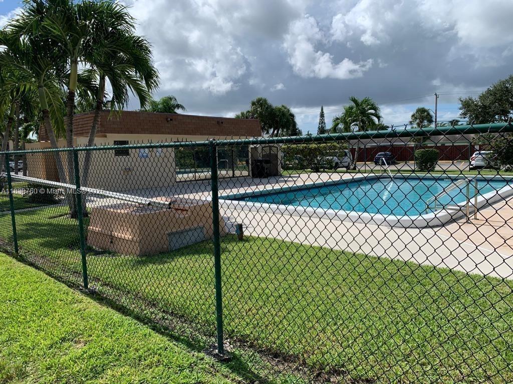 Foto principal - 7941 Southgate Blvd