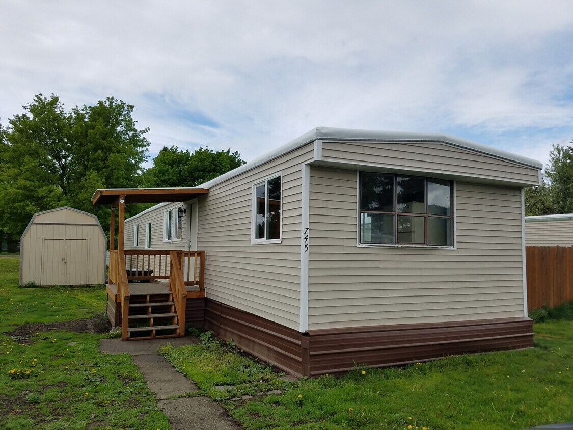 Foto principal - 2 BDRM Mobile Home for rent in Hayden!