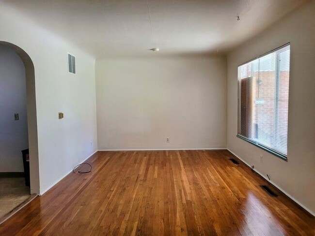 Photo - Quaint 2 bedroom, 1 bath brick duplex unit House