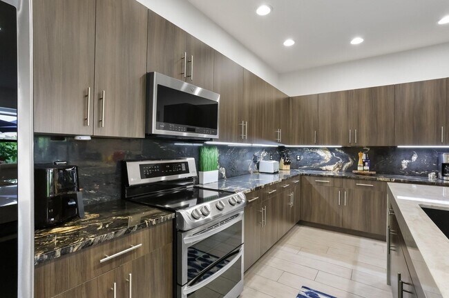 Foto del edificio - 5552 Quiet Lake Pl