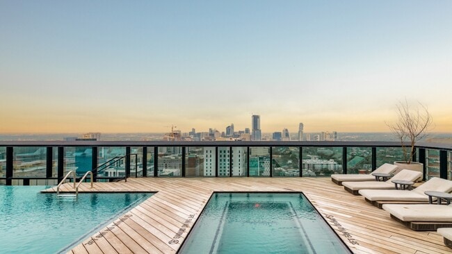 Pool, City View - Yugo Austin Waterloo