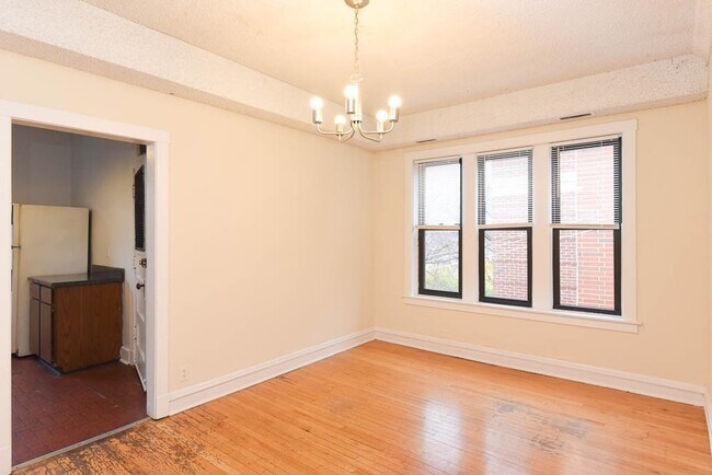 Building Photo - 3526 N Racine Ave