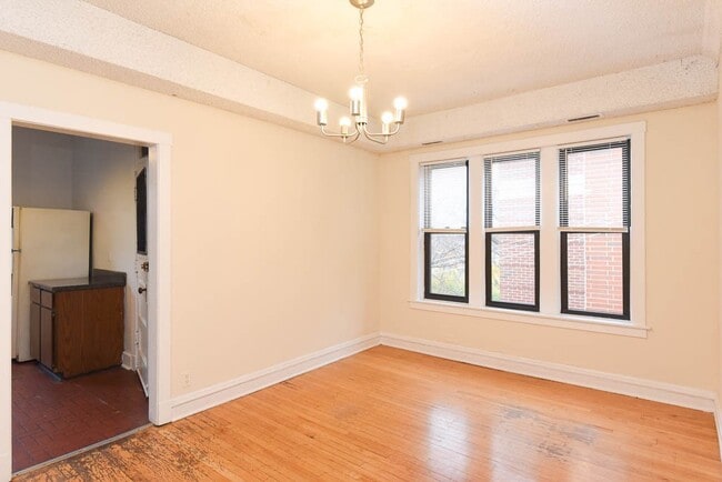 Building Photo - 3626 N Racine Ave