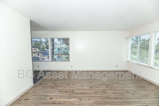 Foto del edificio - 3600 Dimond Ave