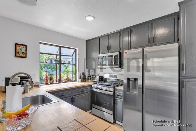 Building Photo - 2157 Clearview Cir