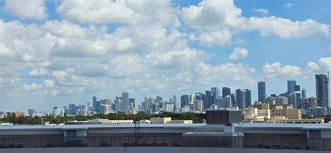 Foto del edificio - 3 Grove Isle Dr
