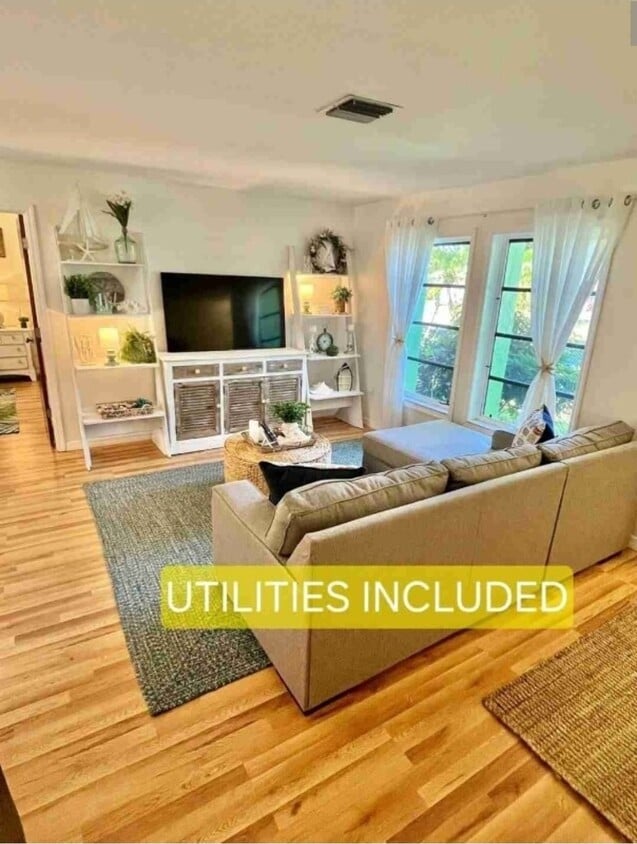 Foto principal - 3636 Roslyn Rd