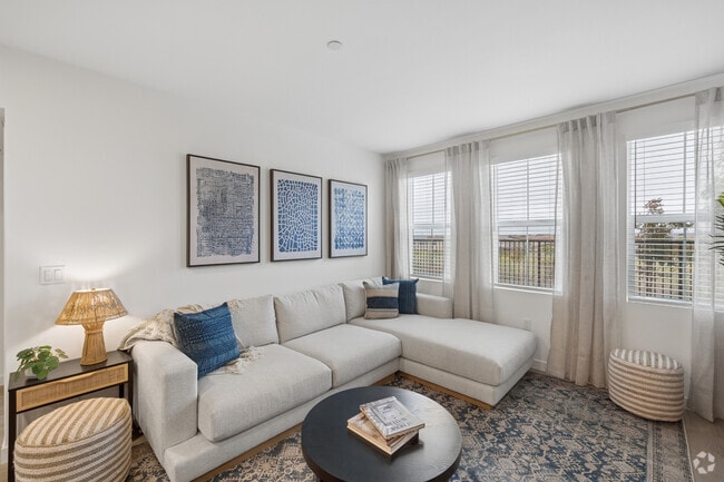 1BR, 1BA - 685SF - Living Room - Las Brisas