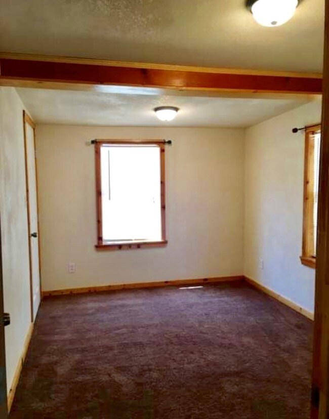 Building Photo - 535 N Elm St