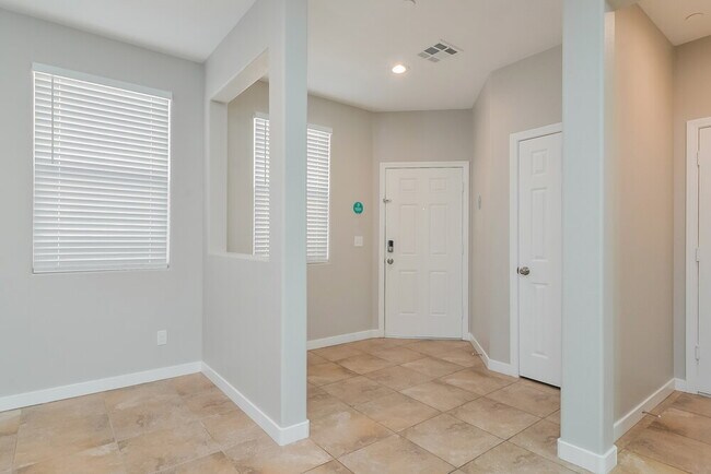 Foto del edificio - 993 Pebble Lake St