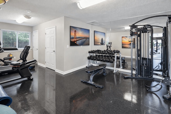 Gimnasio con pesas libres - Crestview Huntington