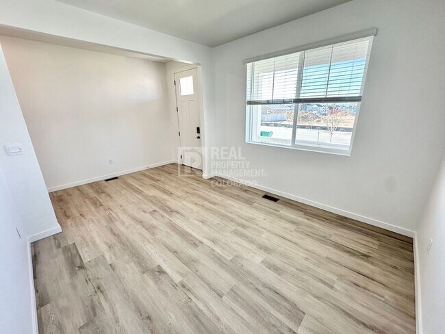 Foto del edificio - 778 N Clubview St