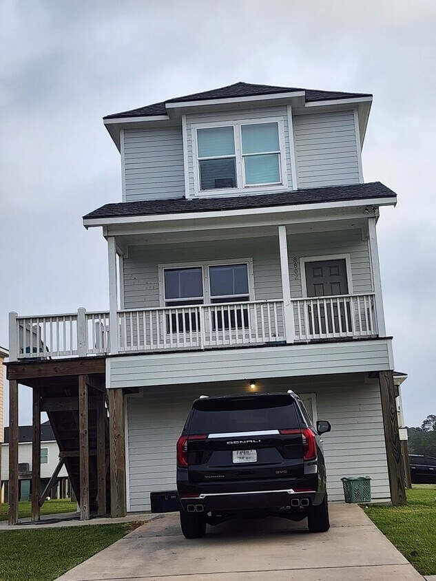 Foto principal - 4-Bed 2 Bath 2 Car Garage-Available July f...
