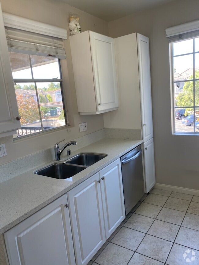 Building Photo - 10820 Sabre Hill Drive