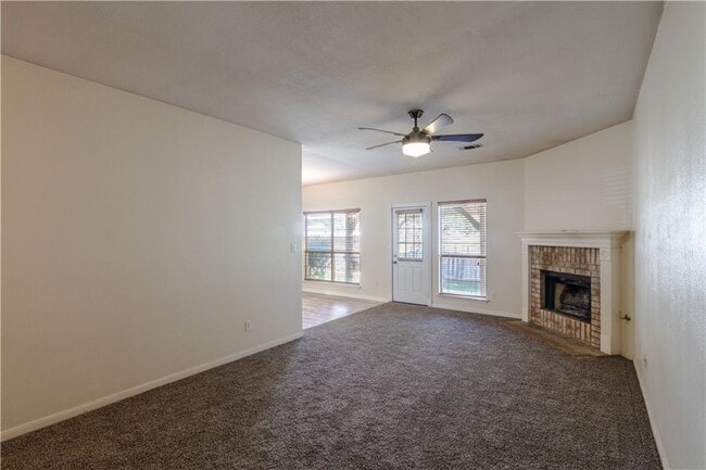 Building Photo - 105 Bluejay Cove