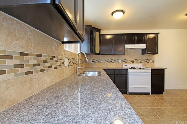 Foto del edificio - 343 E 37th St