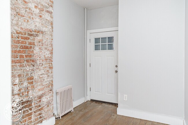 Building Photo - 1328 Hancock St