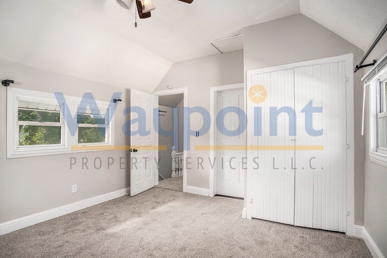 Foto principal - 114 E Maple St