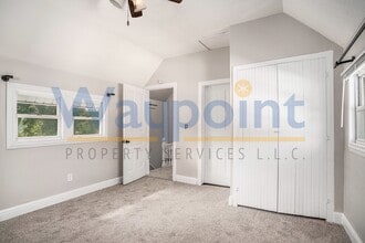 Building Photo - 114 E Maple St