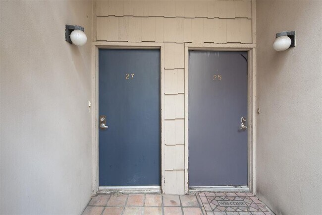 Building Photo - 1818 Augusta Dr